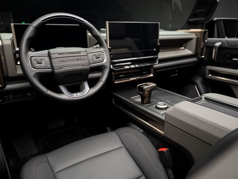 Used 2025 GMC Hummer EV 2X AWD/4WD image 2
