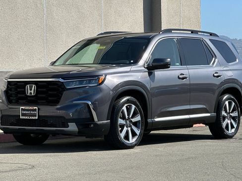 Used 2023 Honda Pilot Touring image 8