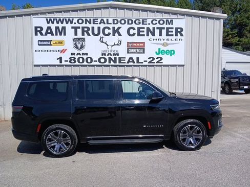 Used 2024 Jeep Wagoneer Series II AWD/4WD image 2