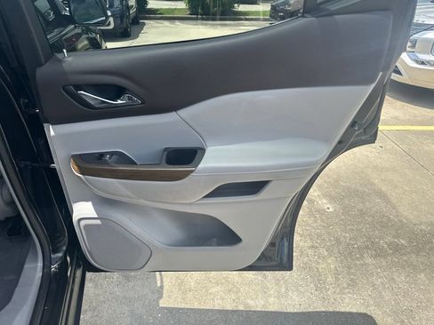 Used 2022 GMC Acadia SLE FWD image 32