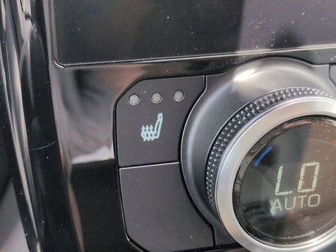Used 2023 Toyota Highlander XLE FWD image 23