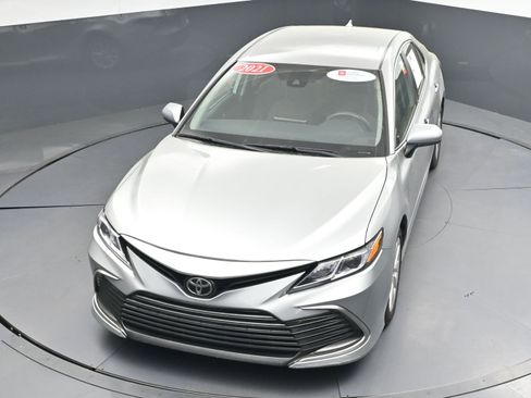 Certified 2021 Toyota Camry LE image 30