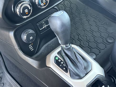 Used 2017 Jeep Renegade Sport w/ Power & Air Group image 30