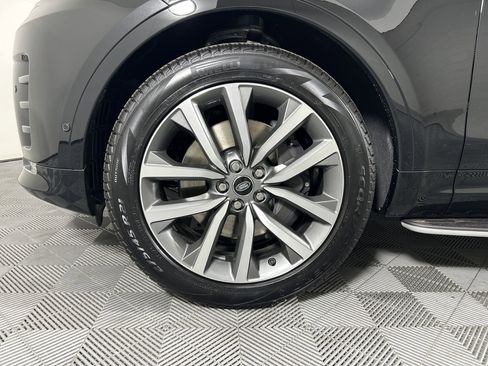 New 2025 Land Rover Discovery Dynamic SE image 9