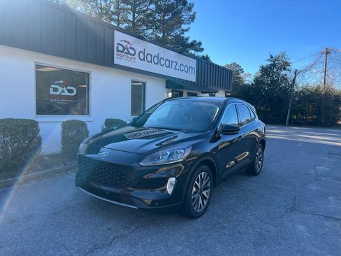 Used 2020 Ford Escape Titanium image 1
