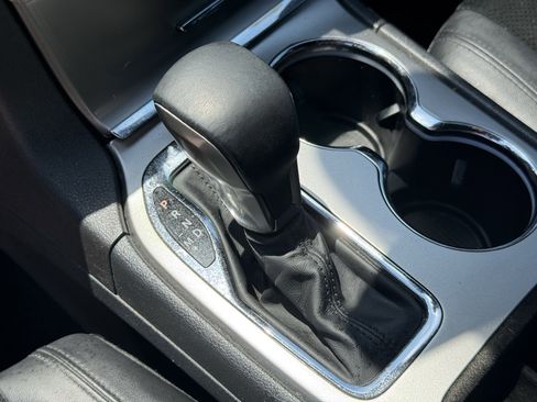 Used 2018 Jeep Grand Cherokee Altitude RWD image 23