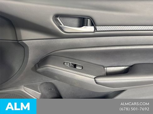 Used 2025 Nissan Altima 2.5 SV FWD image 18
