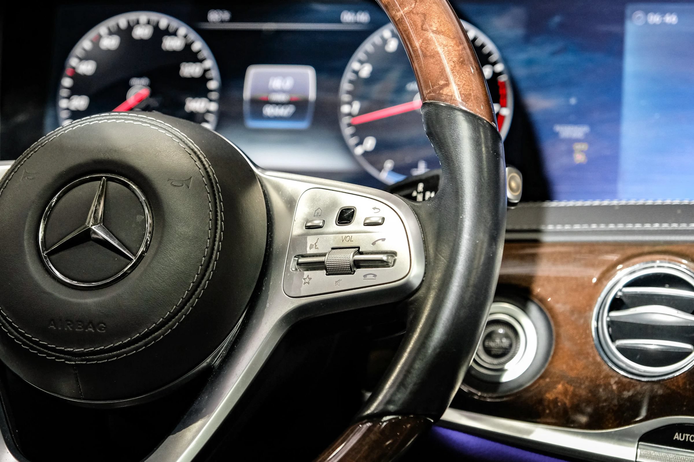 Used 2018 Mercedes-Benz S 560 4MATIC Sedan image 19