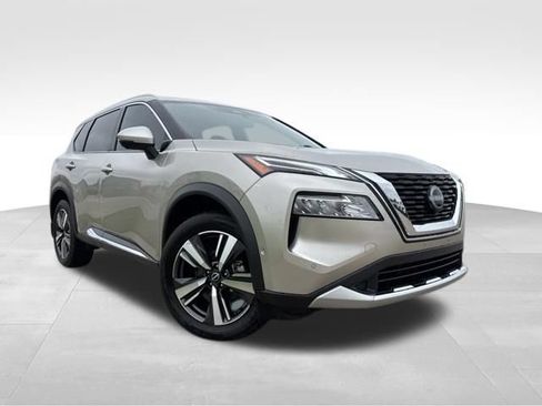 Used 2023 Nissan Rogue Platinum FWD image 2
