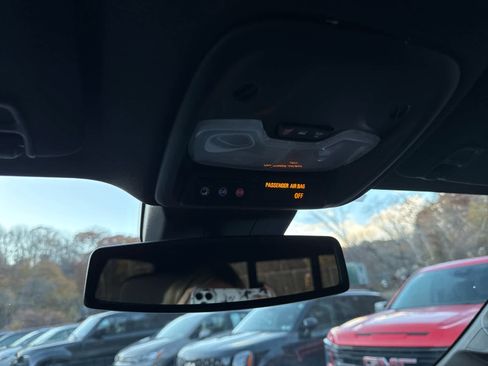 Used 2025 GMC Canyon Elevation w/ Convenience Package image 19