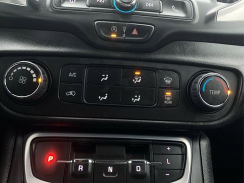 Used 2024 GMC Terrain SLE image 26