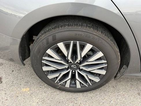 Used 2024 Nissan Altima 2.5 SV image 17