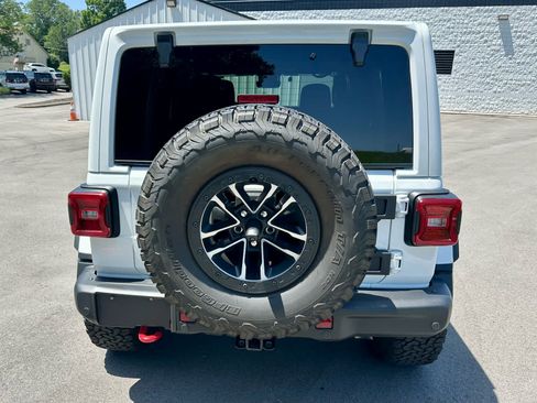 Used 2024 Jeep Wrangler Unlimited Rubicon AWD/4WD image 6