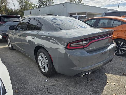 Used 2019 Dodge Charger SXT image 3