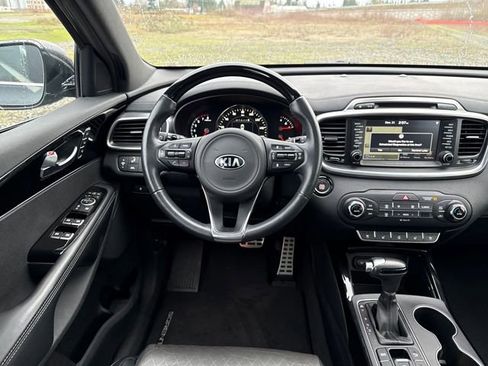 Used 2018 Kia Sorento SX image 31