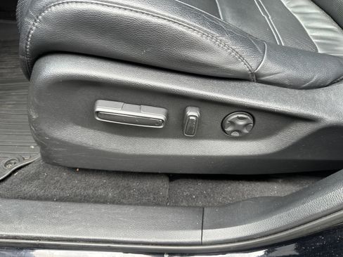 Used 2018 Honda CR-V Touring image 19