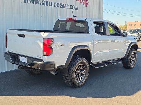 Used 2024 Chevrolet Colorado ZR2 w/ Technology Package image 8