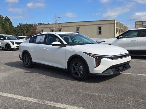 New 2026 Kia K4 FWD image 2