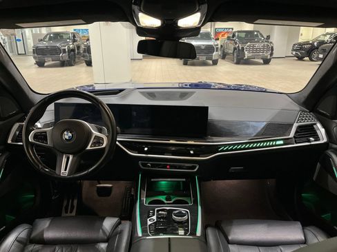 Used 2025 BMW X7 M60i AWD/4WD image 40