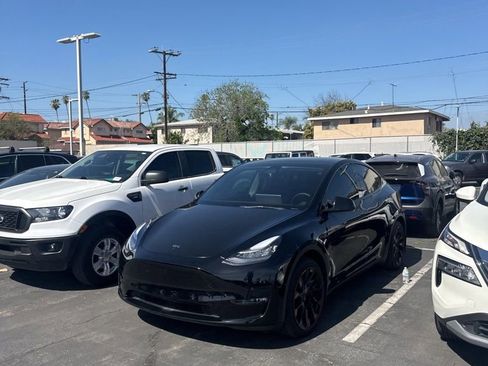 Used 2021 Tesla Model Y Long Range image 2