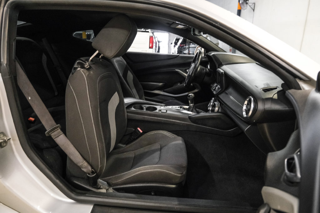 Used 2018 Chevrolet Camaro LS RWD image 31