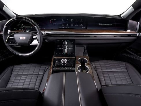 Used 2026 Cadillac Escalade Platinum Sport w/ LPO, Floor Liner Package AWD/4WD image 40