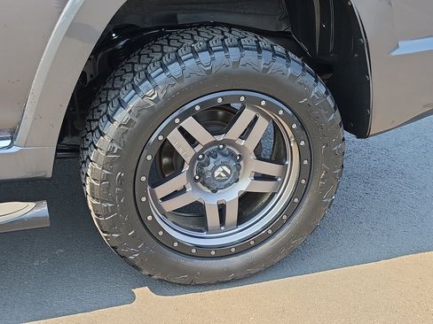 Used 2013 Toyota 4Runner SR5 AWD/4WD image 10