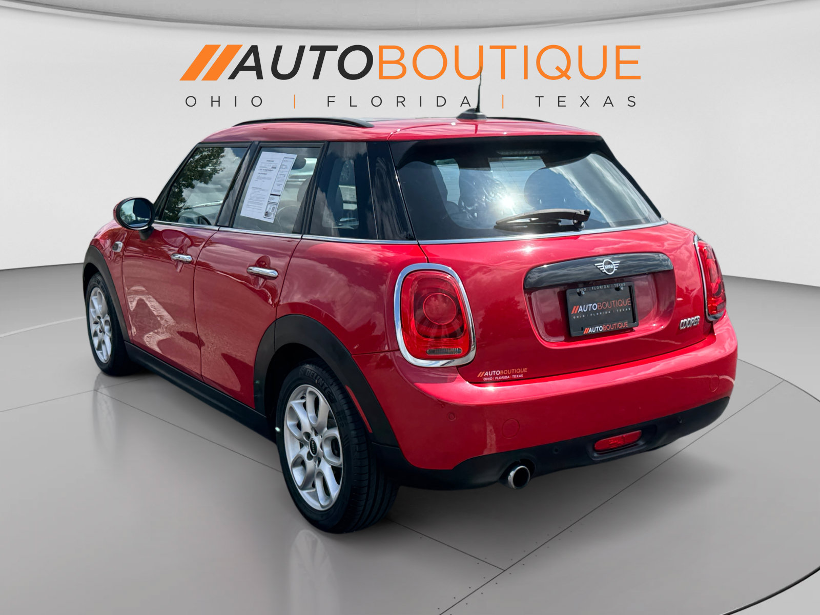 Used 2019 MINI Cooper 4-Door Hardtop FWD image 3