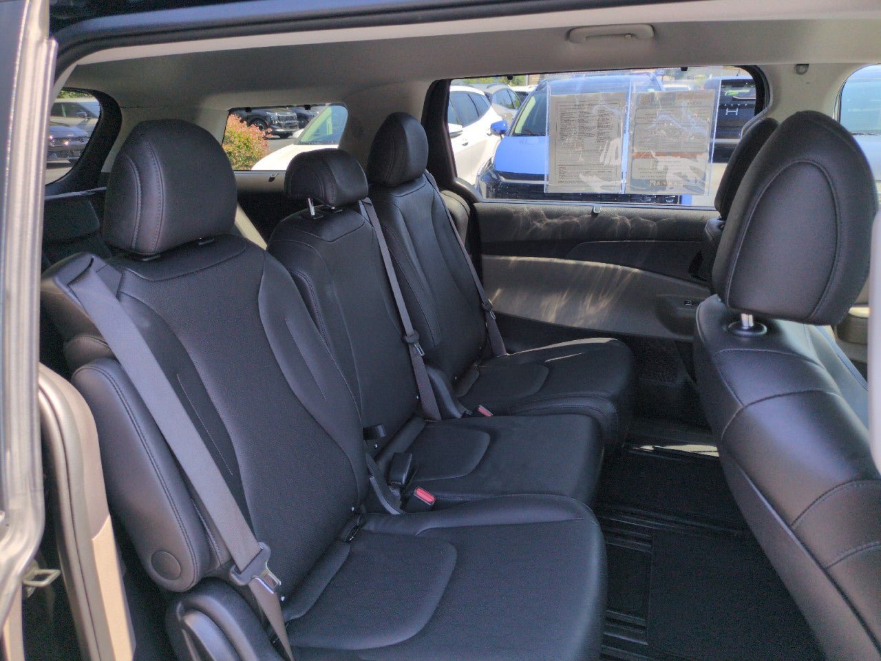 Certified 2025 Kia Carnival EX FWD image 26