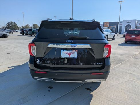 Used 2023 Ford Explorer XLT w/ Equipment Group 202A image 6