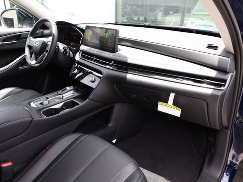Certified 2026 INFINITI QX60 Luxe w/ Family Package AWD/4WD image 22