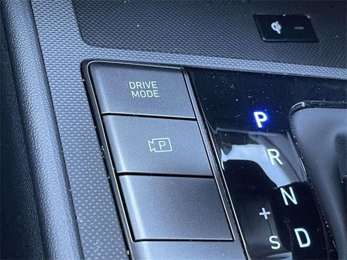 Certified 2025 Hyundai Elantra Sport image 24