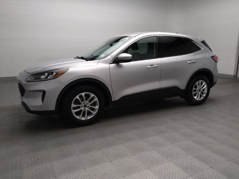 Used 2020 Ford Escape SE image 2