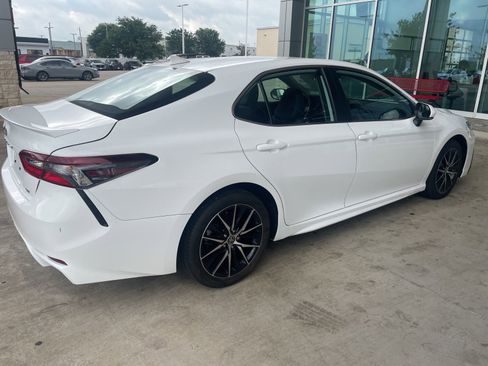 Used 2024 Toyota Camry SE FWD image 9