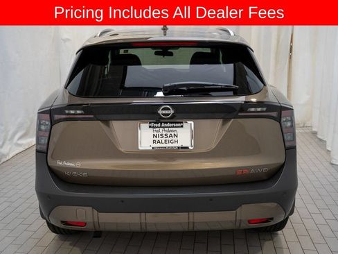 Used 2025 Nissan Kicks SR AWD/4WD image 28