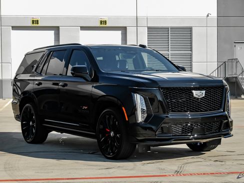 Used 2025 Cadillac Escalade V image 19