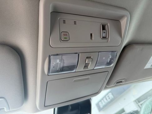 Used 2024 Nissan Titan SV w/ SV Convenience Package AWD/4WD image 13