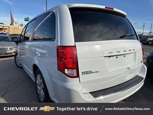 Used 2018 Dodge Grand Caravan SE w/ UConnect Hands-Free Group image 6