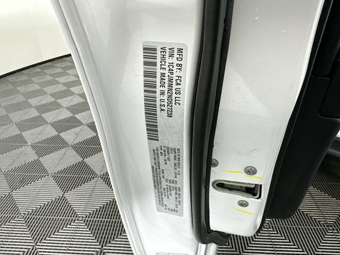 Used 2022 Jeep Cherokee Latitude Lux image 12