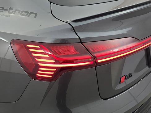 Used 2024 Audi Q8 e-tron Prestige image 35
