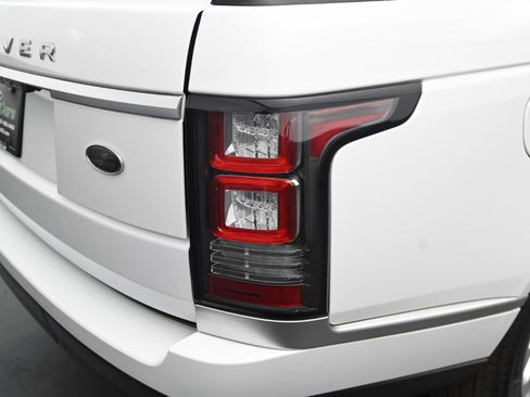 Used 2016 Land Rover Range Rover HSE image 14