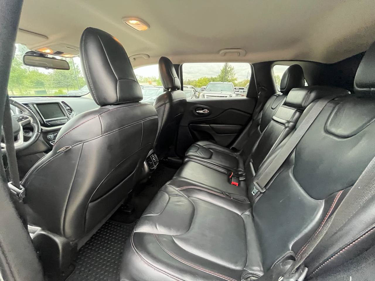 Used 2016 Jeep Cherokee Trailhawk w/ Leather Interior Group AWD/4WD image 12