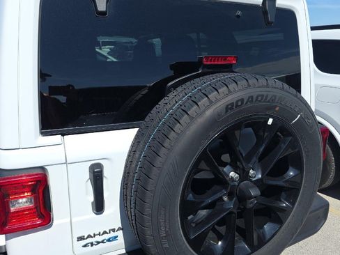 Used 2025 Jeep Wrangler Unlimited Sahara w/ Safety Group image 5