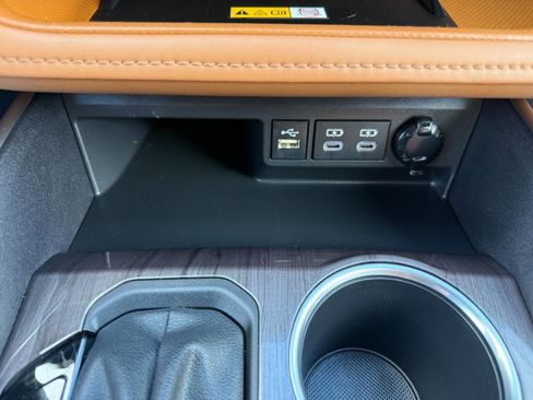 Used 2024 Toyota Highlander Platinum image 48