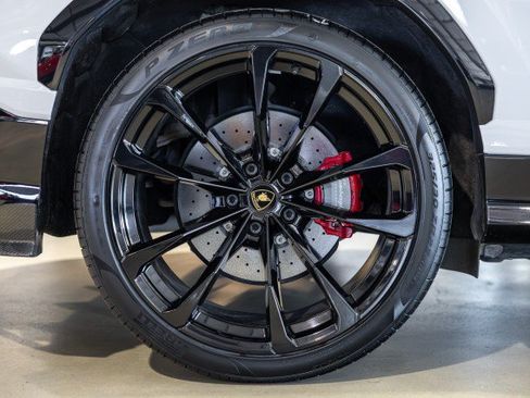 Used 2021 Lamborghini Urus AWD/4WD image 26