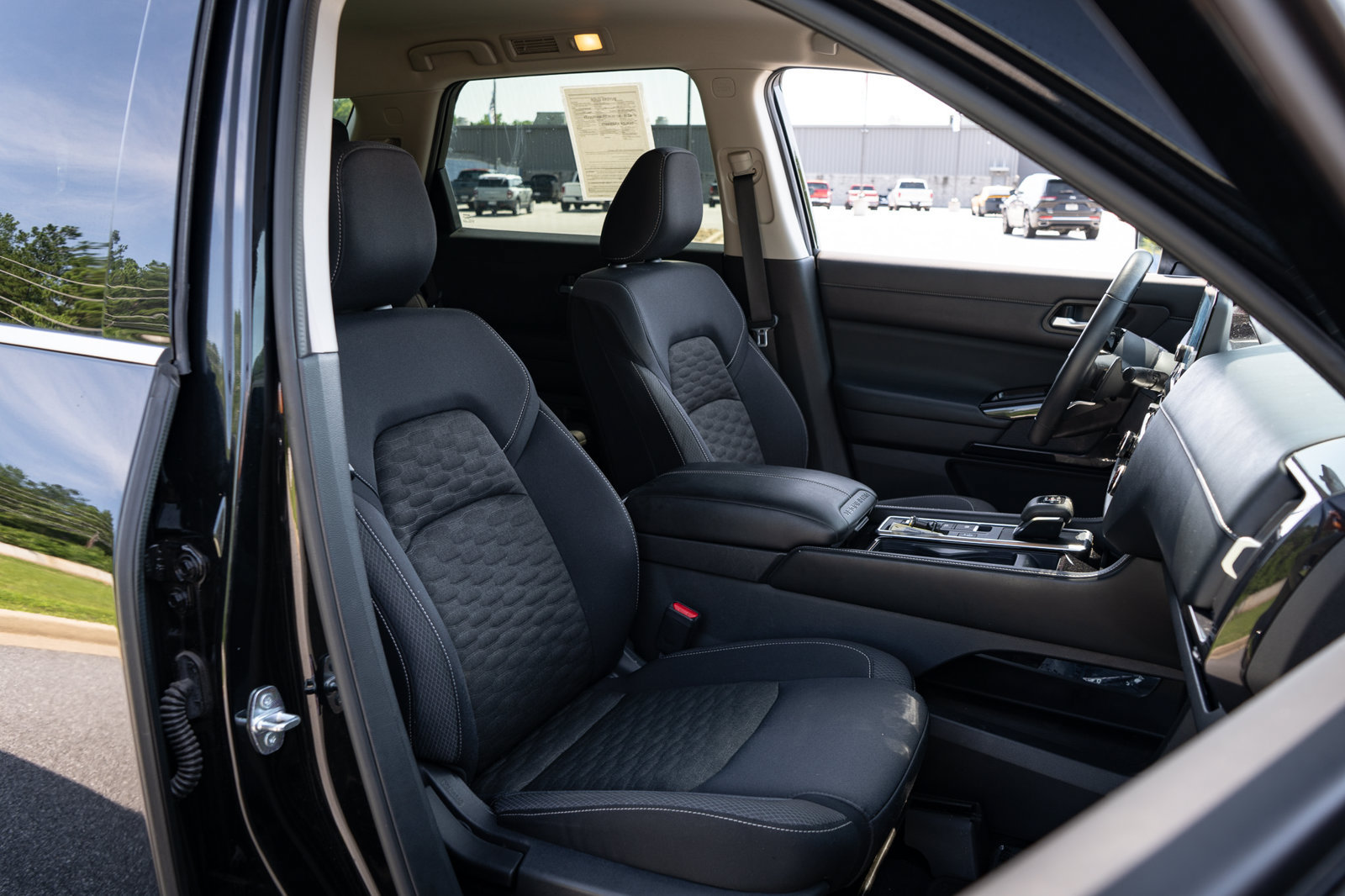 Used 2022 Nissan Pathfinder SV FWD image 23