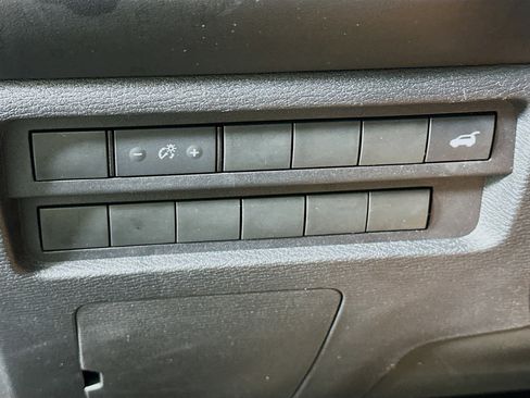 Used 2024 Mitsubishi Outlander SE AWD/4WD image 17