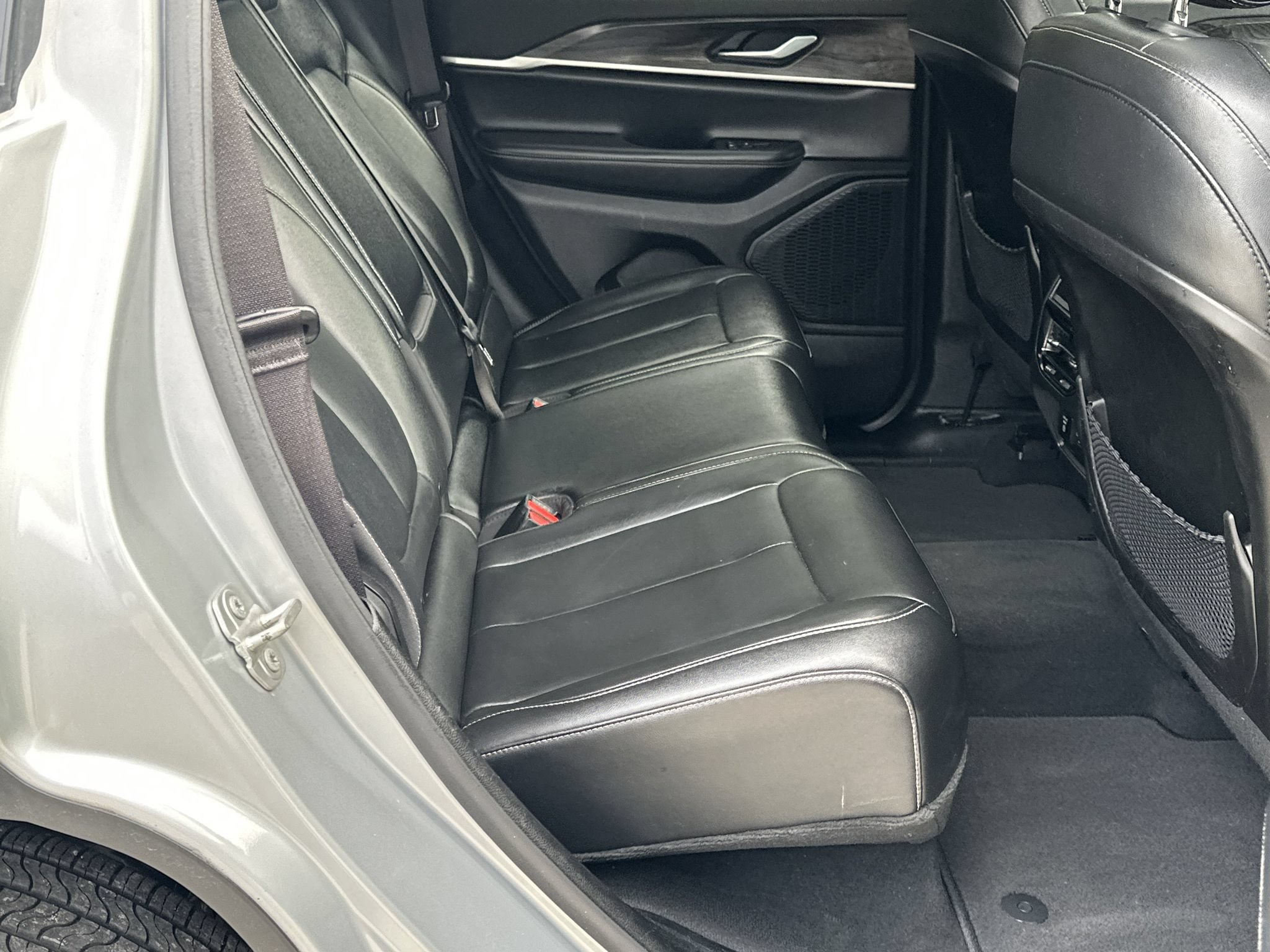 Used 2023 Jeep Grand Cherokee Limited AWD/4WD image 21