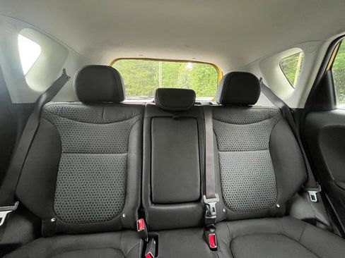 Used 2016 Kia Soul + FWD image 38