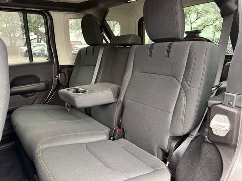 Used 2025 Jeep Wrangler Unlimited Sahara w/ Safety Group AWD/4WD image 19